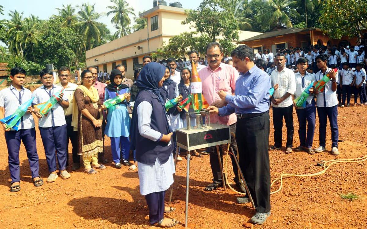 Students launch 12 rockets as part of anti-drugs campaign