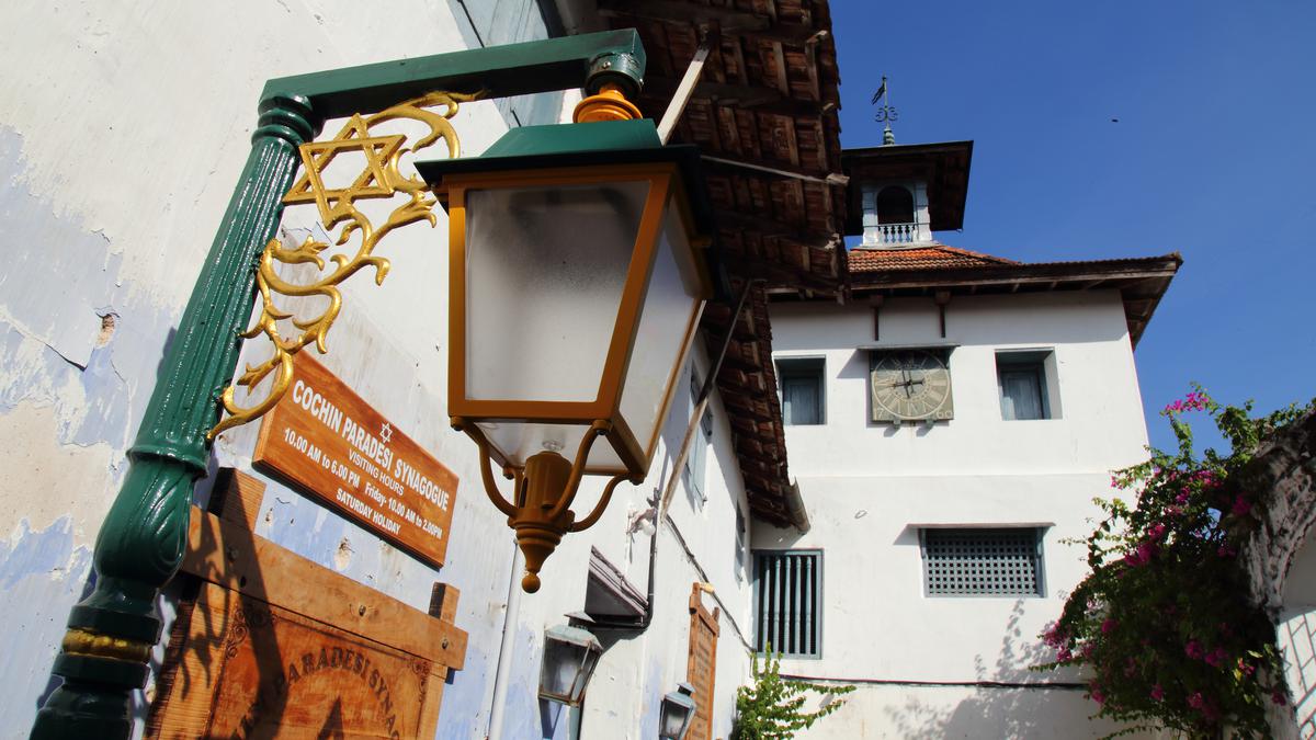 Paradisi Synagogue 建于 1568 年，位于 Mattancherry 的犹太城镇区，是该地区国际化历史的象征。 