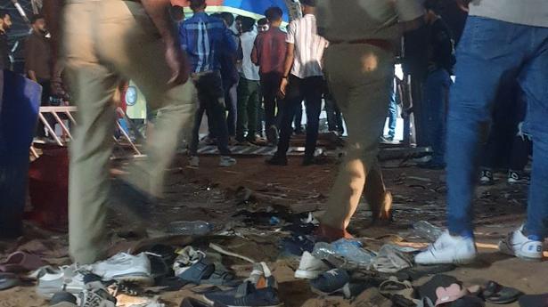 20 injured as barricade collapses on Kozhikode beach