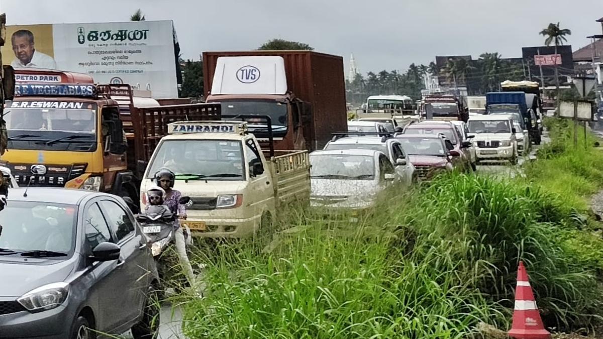 Kerala High Court halts toll collection at Paliyekkara for four weeks over NH traffic chaos