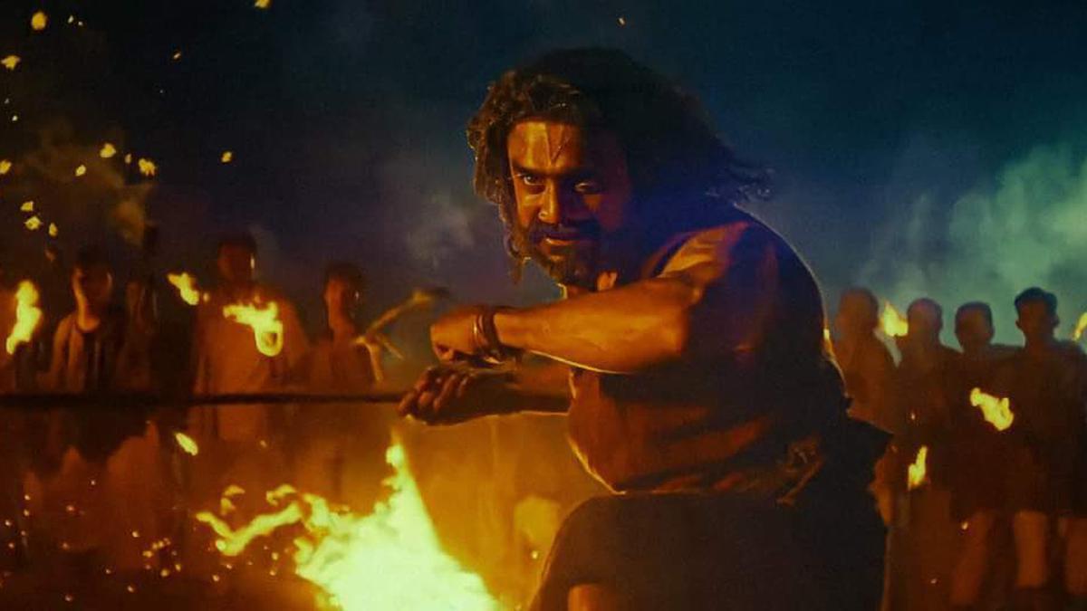 'অজয়ন্তে রন্দম মোশনম' থেকে একটি স্থিরচিত্র 'অজয়ন্তে রন্দম মোশনম' থেকে একটি স্থিরচিত্র