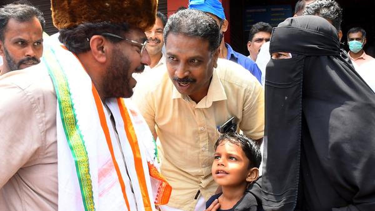 Kerala bypoll Samadani increases lead to 93,301 in Malappuram LS