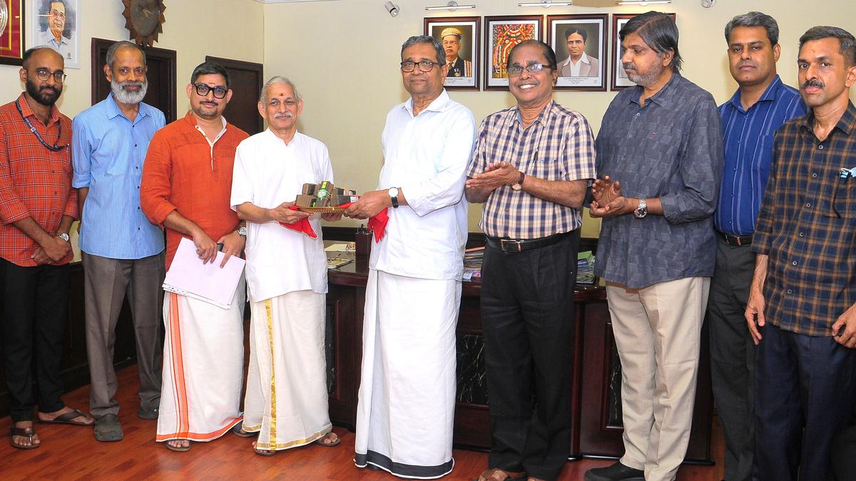 Kottakkal Arya Vaidya Sala receives palm leaf texts