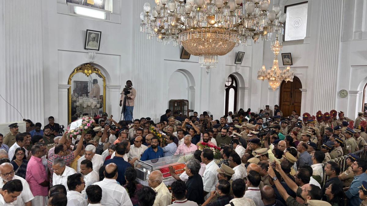 V.S. Achuthanandan’s mortal remains moved to Durbar Hall at Secretariat to lie in state