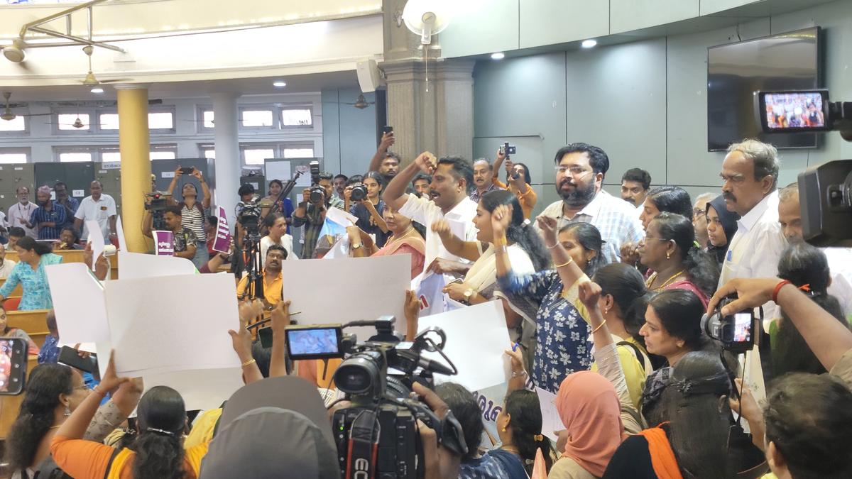 Drinking water crisis in Kerala capital: LDF, UDF councillors walk out of Corporation meet; BJP takes out march to KWA office