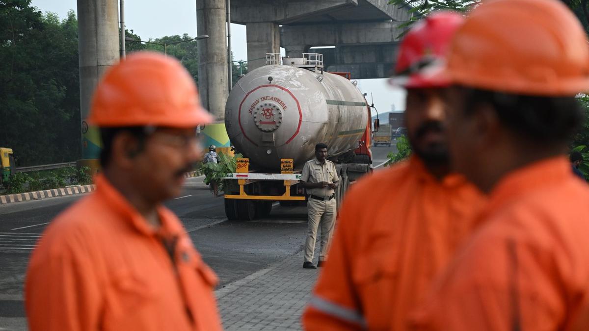 Bullet tanker carrying liquid propylene overturns in Kochi, lifted after hours of effort