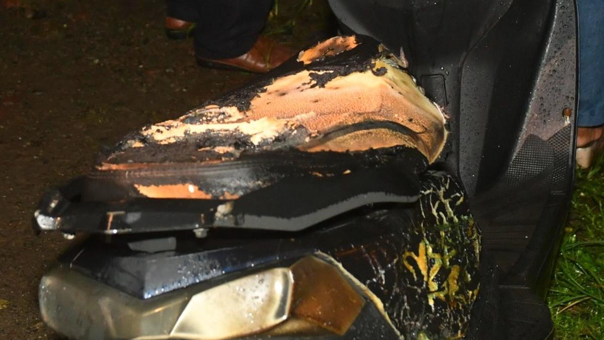 Neighbour sets couple on fire in Kochi; man critical, wife stable
