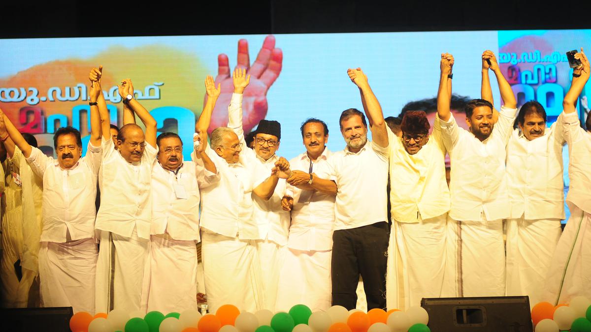 Rahul Gandhi takes on Pinarayi at UDF rally in Kozhikode