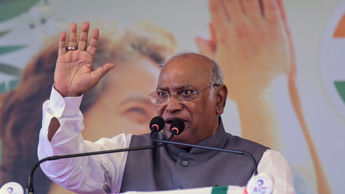 Kharge slams Modi for broken promises, calls him ‘bogus man’