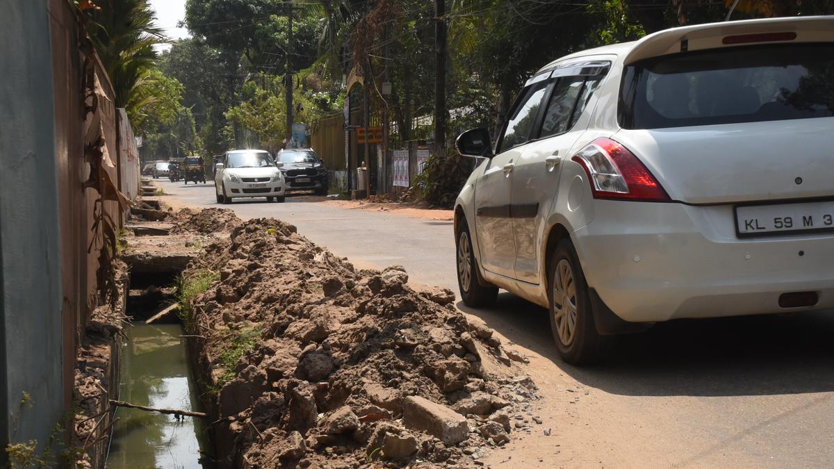 Kozhikode East Hill Road turns a death trap for motorists