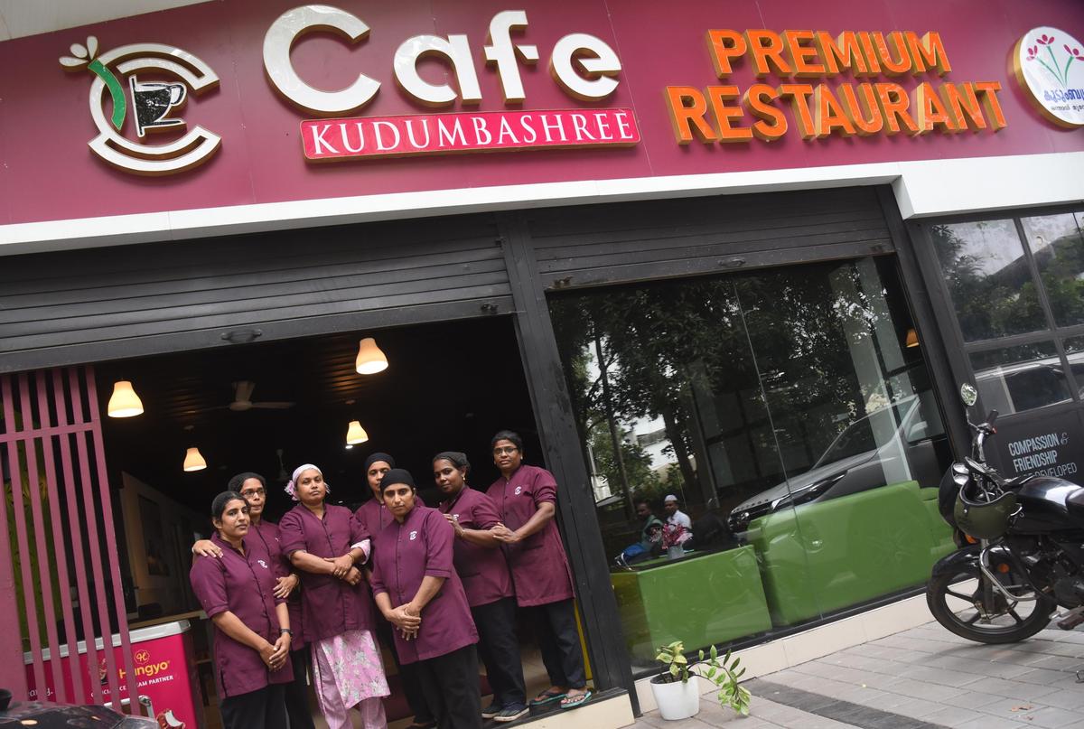 Shareefa with her Cafe Kudumbashree staff. Shareefa with her Cafe Kudumbashree staff.