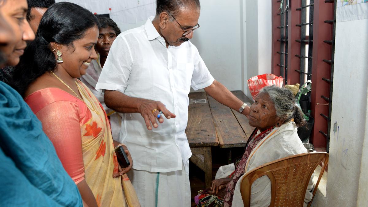 Basic amenities ensured at all relief camps in Wayanad, says Kerala Forest Minister