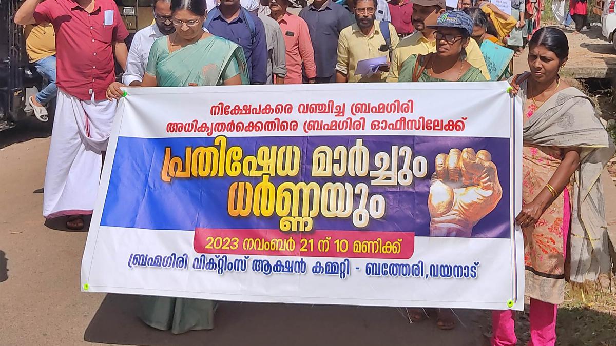 Depositors take out march to BDS office in Wayanad