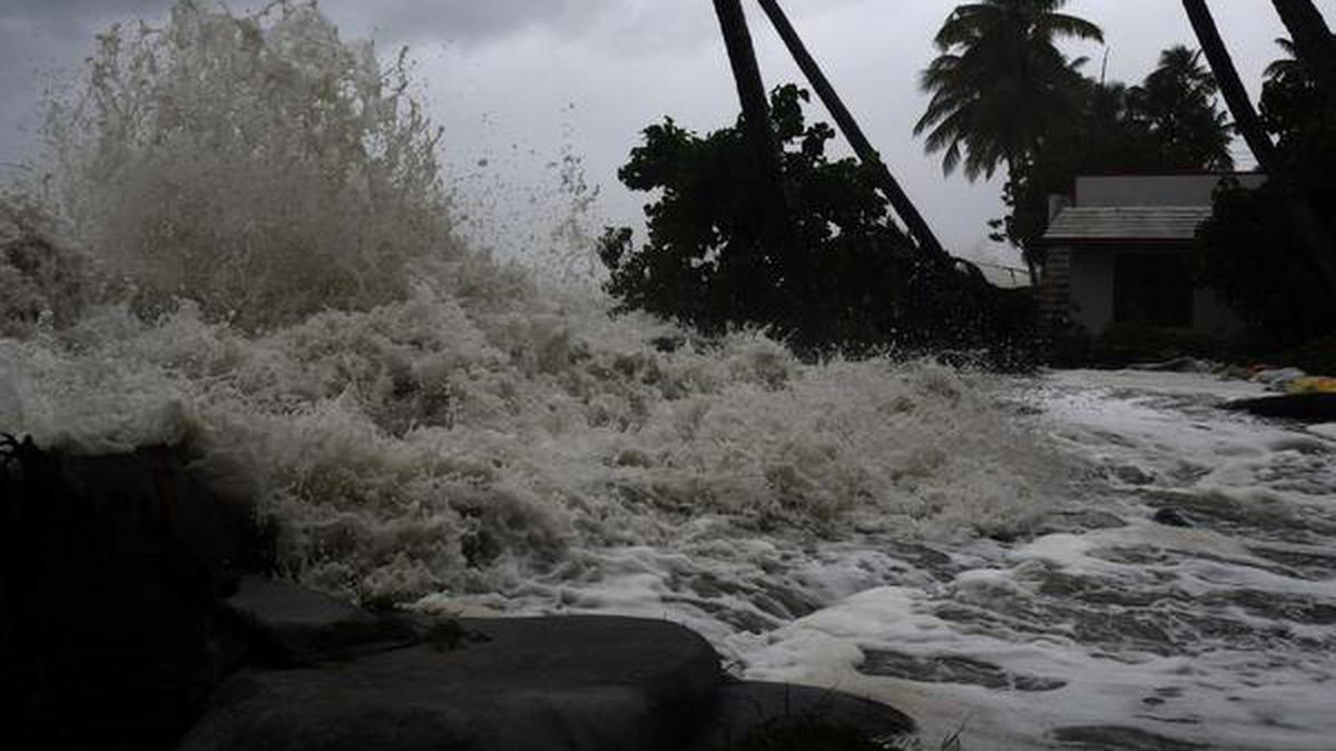 Heavy rainfall alert issued for several Kerala districts - The Hindu