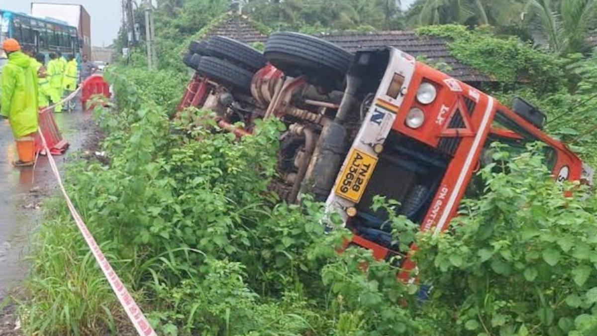 Gas leak from overturned LPG tanker triggers high alert on NH in Kerala’s Kanhangad