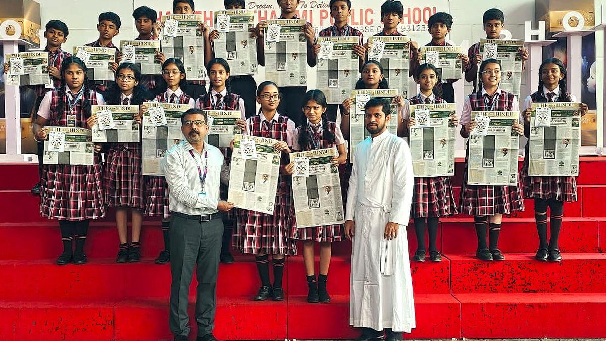 The Hindu distributes I-Day special issue at school