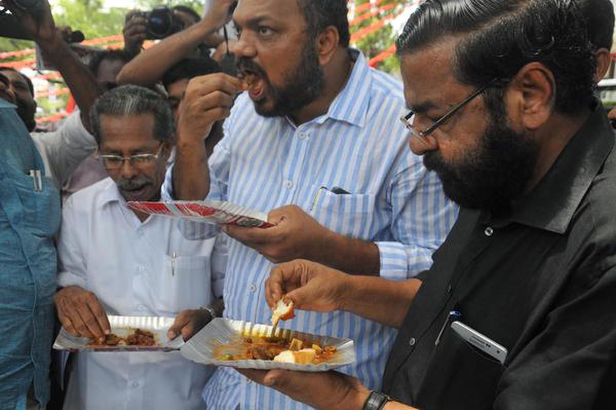 Nogle gange nogle gange sikkerhedsstillelse I hele verden Kerala sees 'beef fests' in protest against ban on sale of cattle for  slaughter - The Hindu