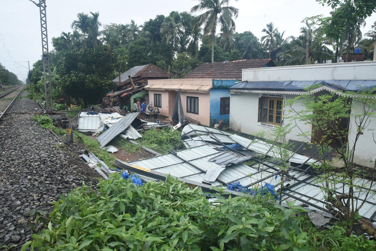 The roofing sheet that fell on the railway track near Areekkad in Kozhikode on Monday night was moved and the traffic was restored.