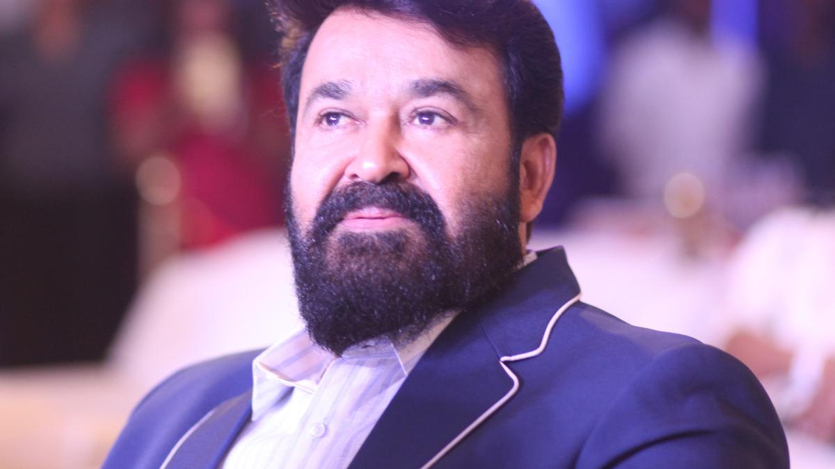 https://th-i.thgim.com/public/news/national/kerala/bfnwxa/article70074518.ece/alternates/LANDSCAPE_1200/mohanlal.JPG