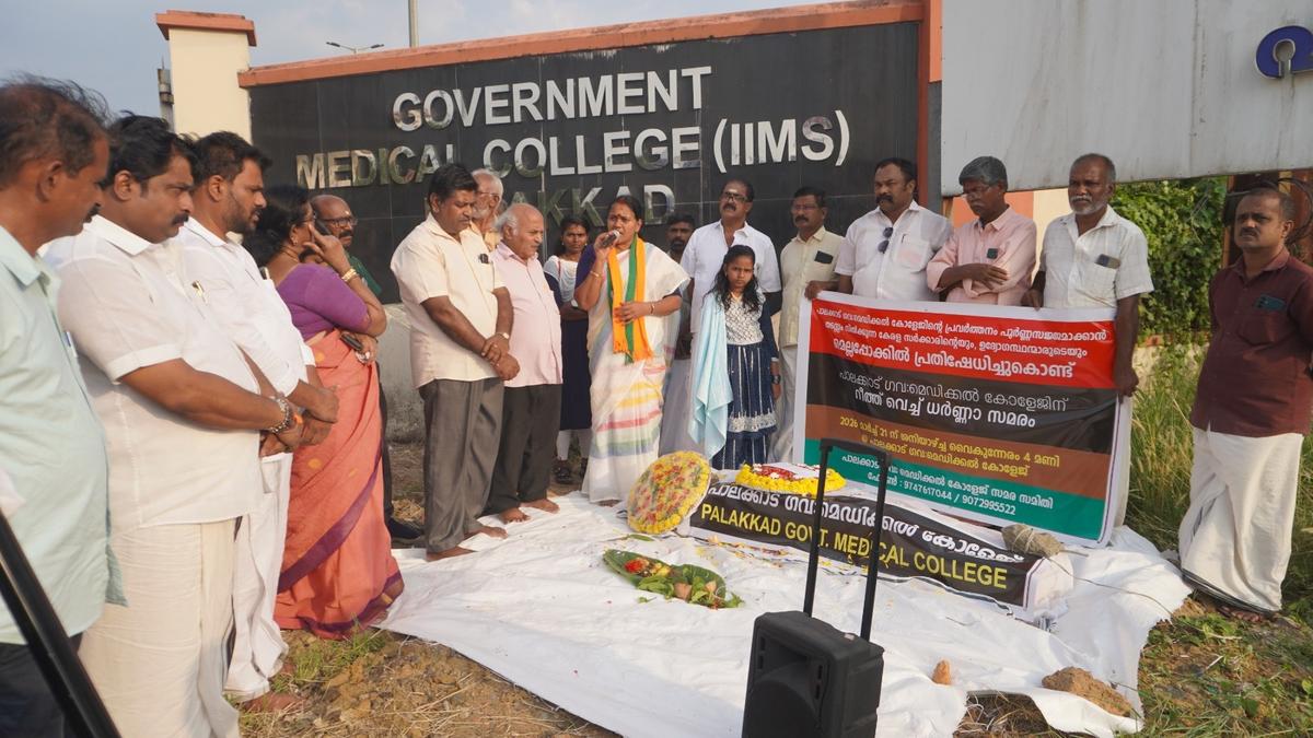 Symbolic wreaths laid at Palakkad Medical College