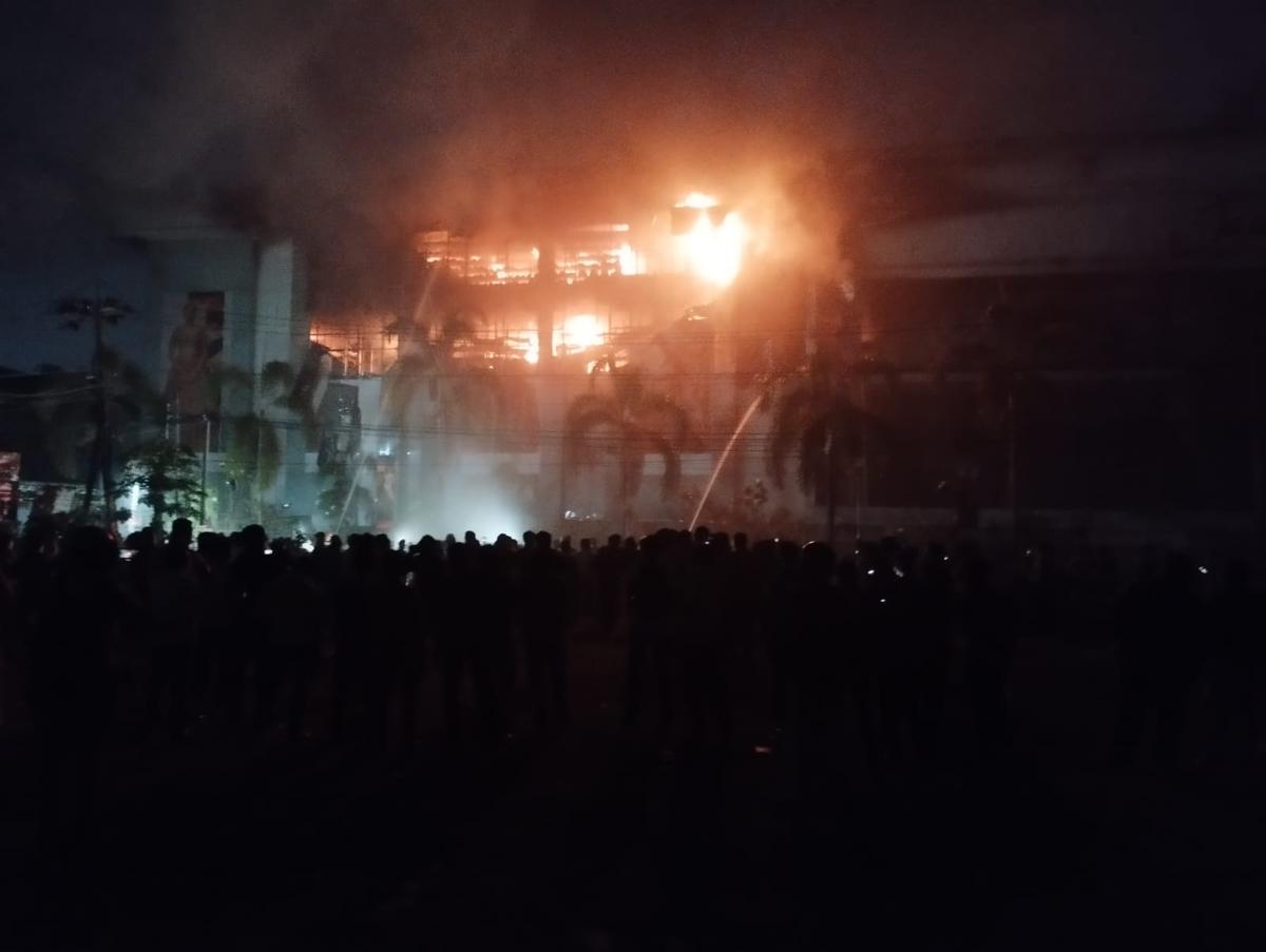 Fire and Rescue Services department personnel trying to douse flames at a private textile shop in Kozhikode on February 17. 