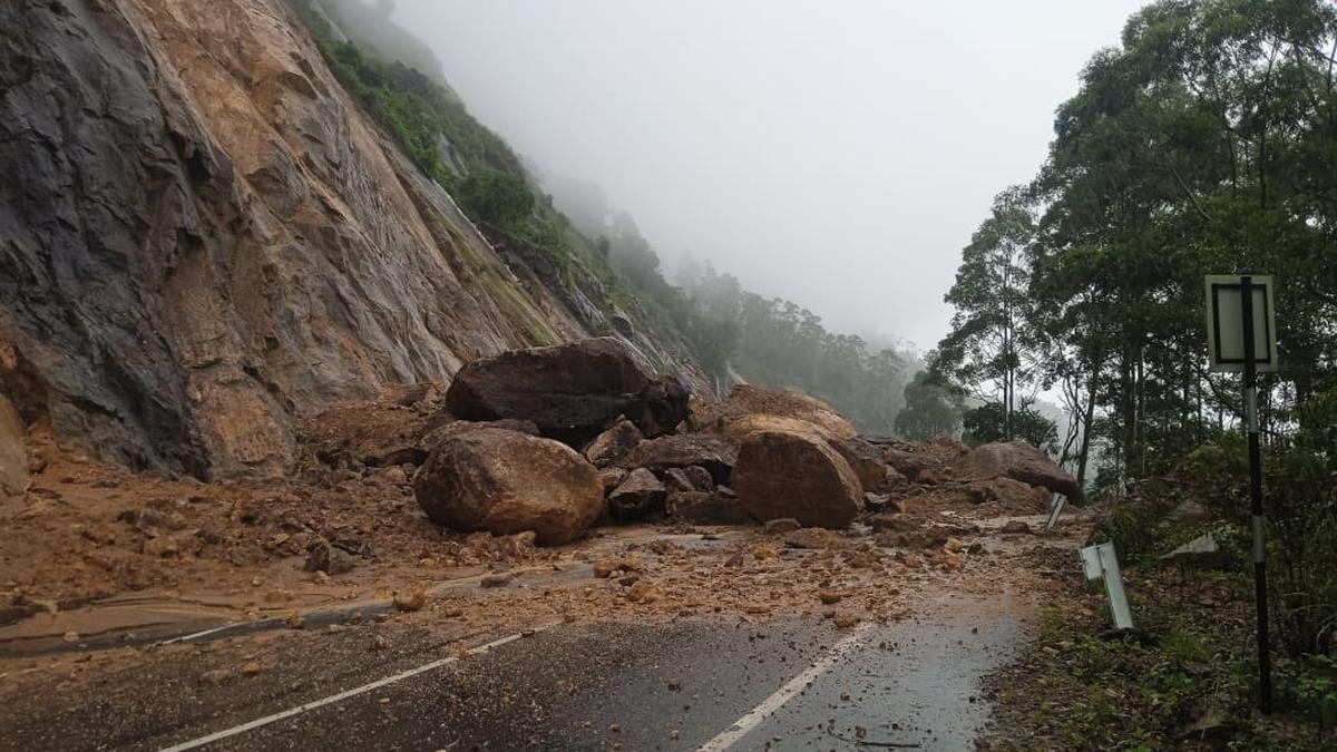 Kerala rains: Mudslips and fallen boulders block roads, isolate Munnar hill station in Idukki