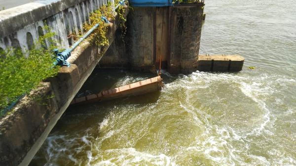 Shutter of Thottappally spillway collapses The Hindu