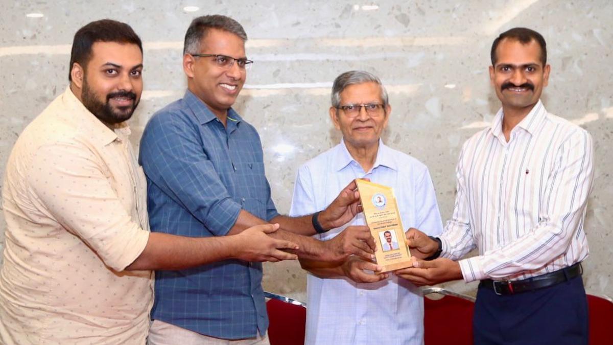 Shaurya Chakra awardee Vipin Wilson, a CRPF officer, honoured in Thrissur