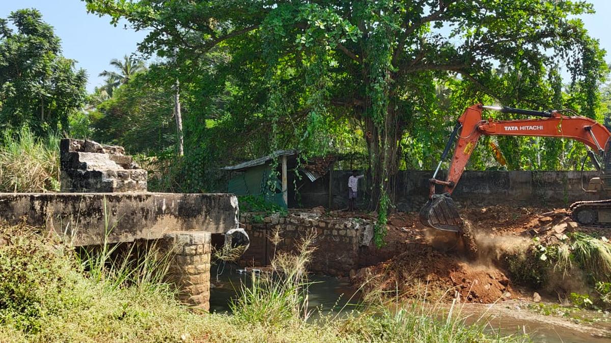 Shutter bridge at Kannammoola demolished