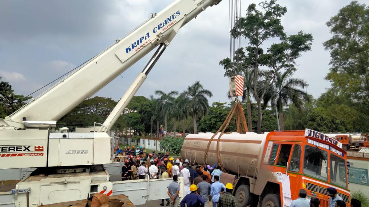 Tanker carrying over 40,000 litres of ethanol tilts precariously off road triggering fears in Kochi
