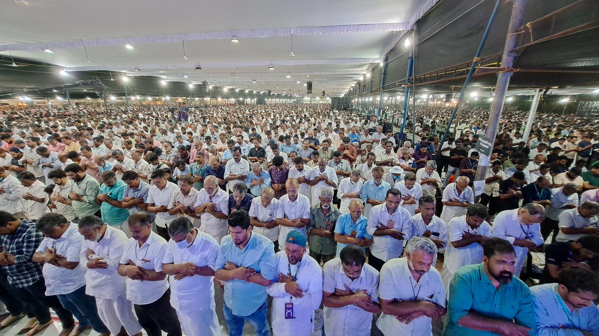 A large crowd at the Mujahid State conference offering Magrib prayers at Velicham Nagar, Karipur, on Sunday evening.