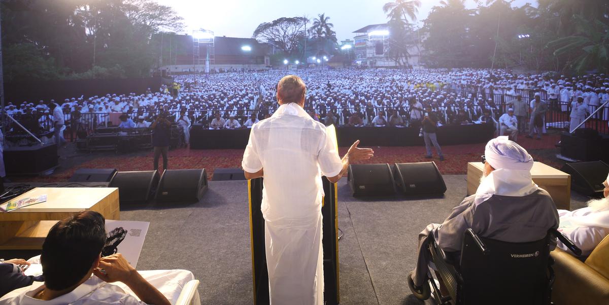 Indian Union Muslim League national general secretary P.K. Kunhalikutty addressing a reception accorded to Kanthapuram A.P. Aboobacker Musliar’s Kerala Yatra at Tirur on Thursday evening.