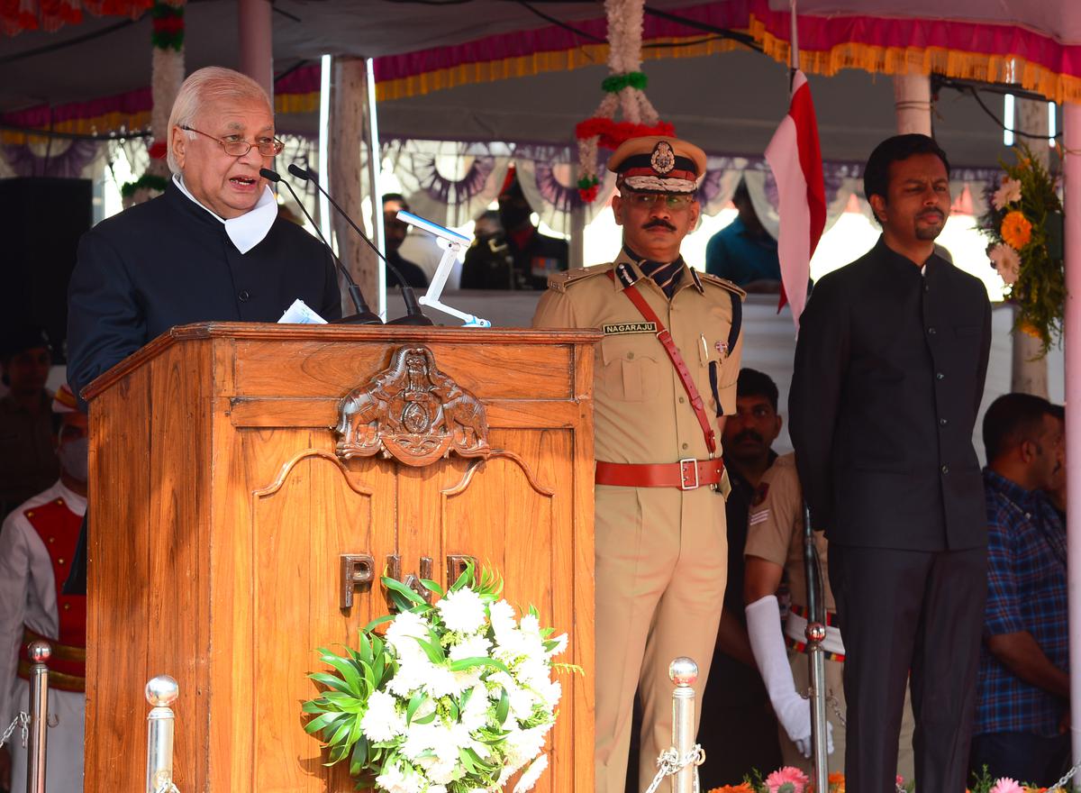 Governor Arif Mohammed Khan delivering the Republic Day message in Thiruvananthapuram, on January 26, 2023.