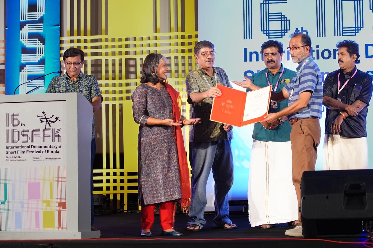 Ranajit Ray receiving the award for the Second Best Long Documentary for Putulnama (Dolls Don’t Die).