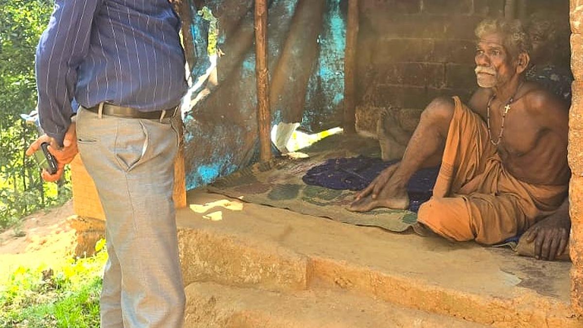 Civil judge visits Vettilakkolli tribal hamlet