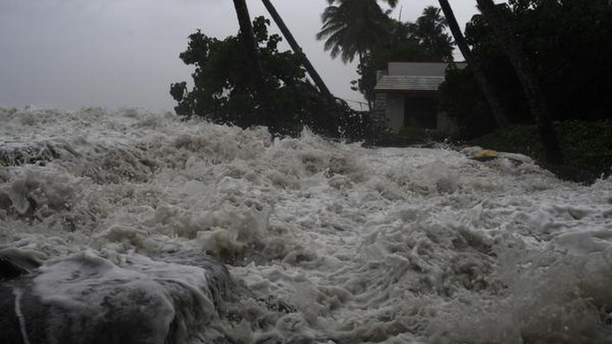 Seawall crumbles, Chellanam residents flee surging waves - The Hindu