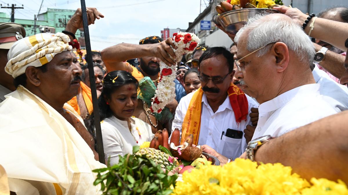 Governor Rajendra Vishawanath Arlekar receives Navaratri idols