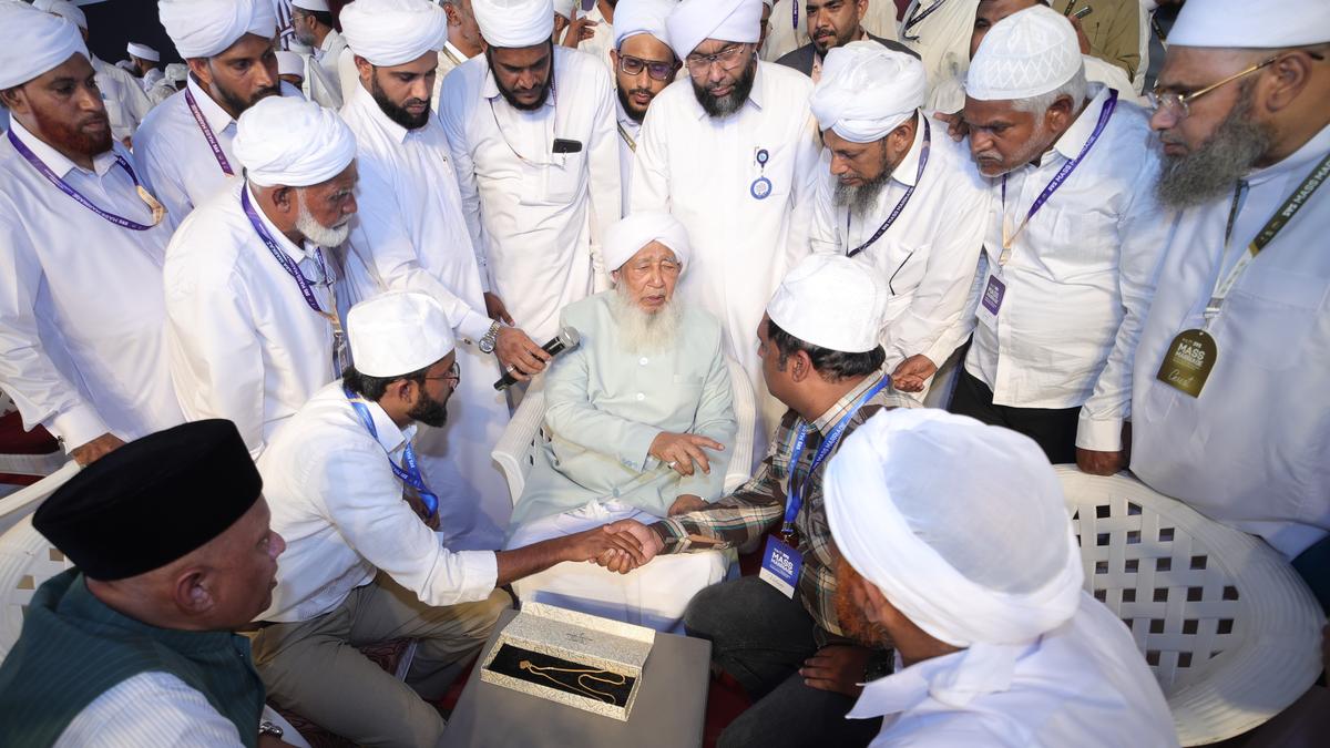 Mass wedding at Padanthorai sees 850 couples begin new lives