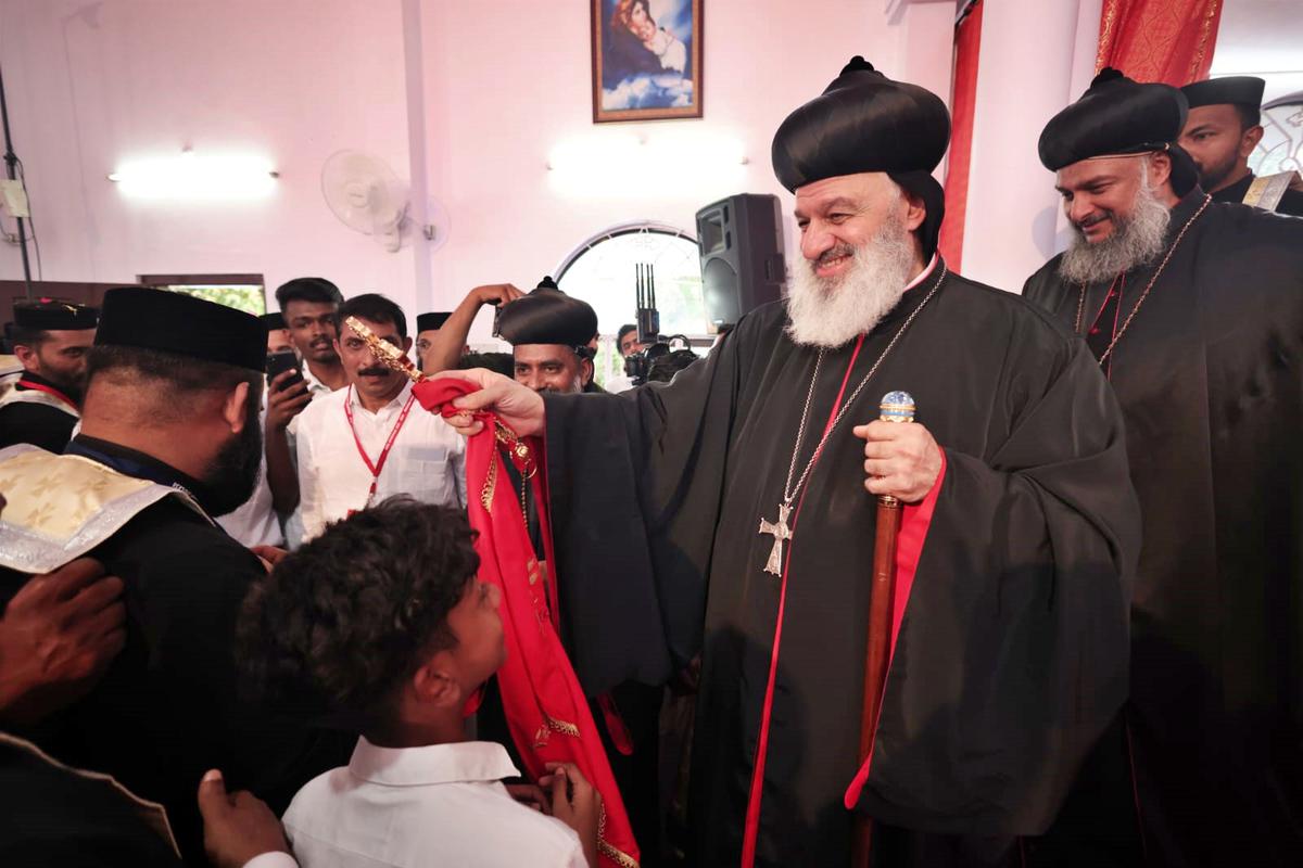 Patriarch Ignatius Aphrem II, head of the Jacobite Syriac Orthodox Church, blessed devotees at Meenangadi in Wayanad on Thursday. 