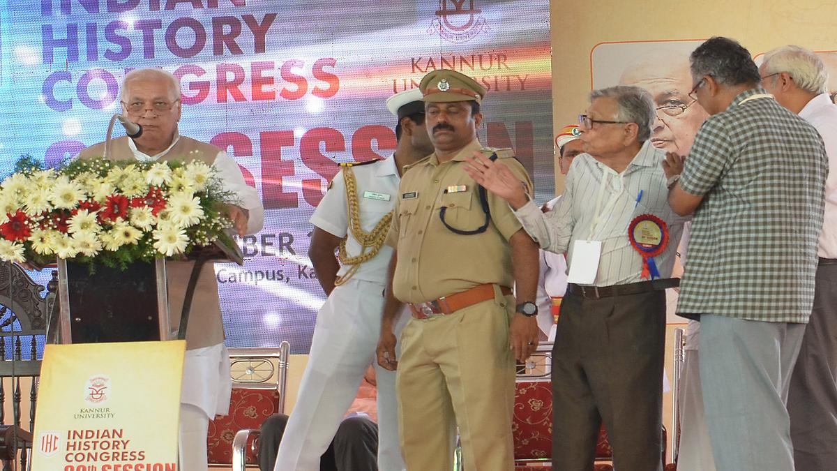 Students stage protest during Kerala Governor’s speech at Indian History Congress