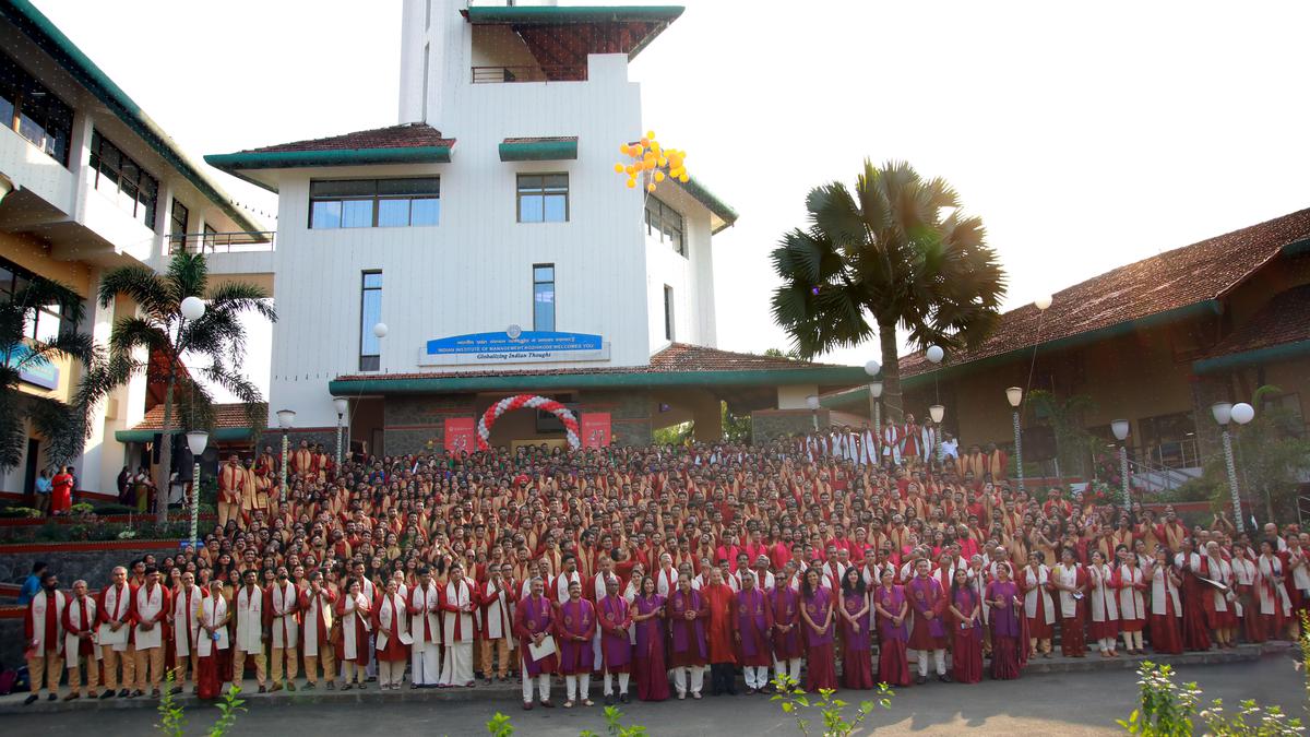 1,166 students receive degrees at IIM-K convocation