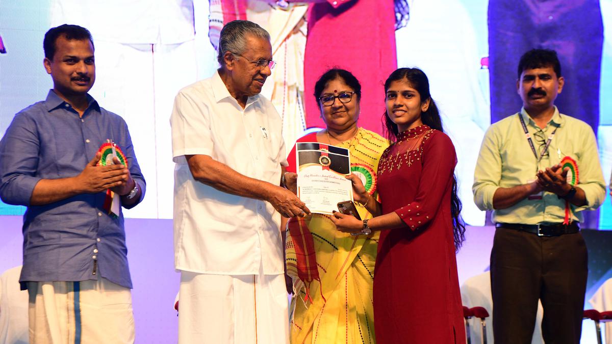 Vidyarthi Prathibha awards distributed