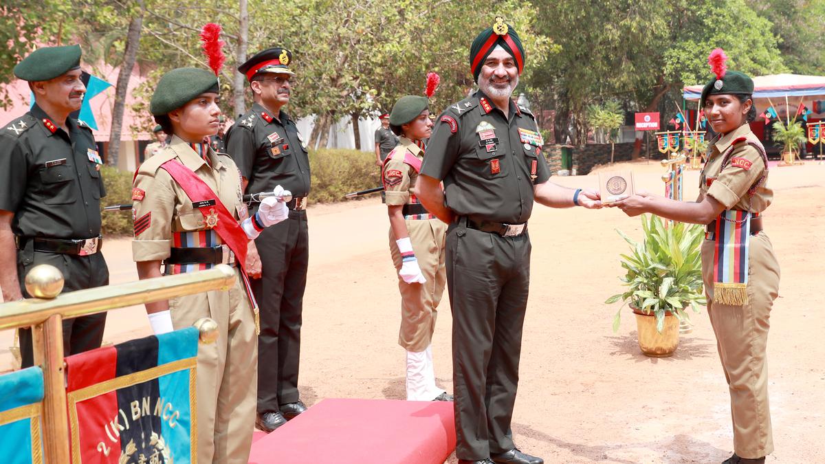 Lt. Gen. Gurbirpal Singh, Director General, NCC, interacts with cadets in Thiruvananthapuram