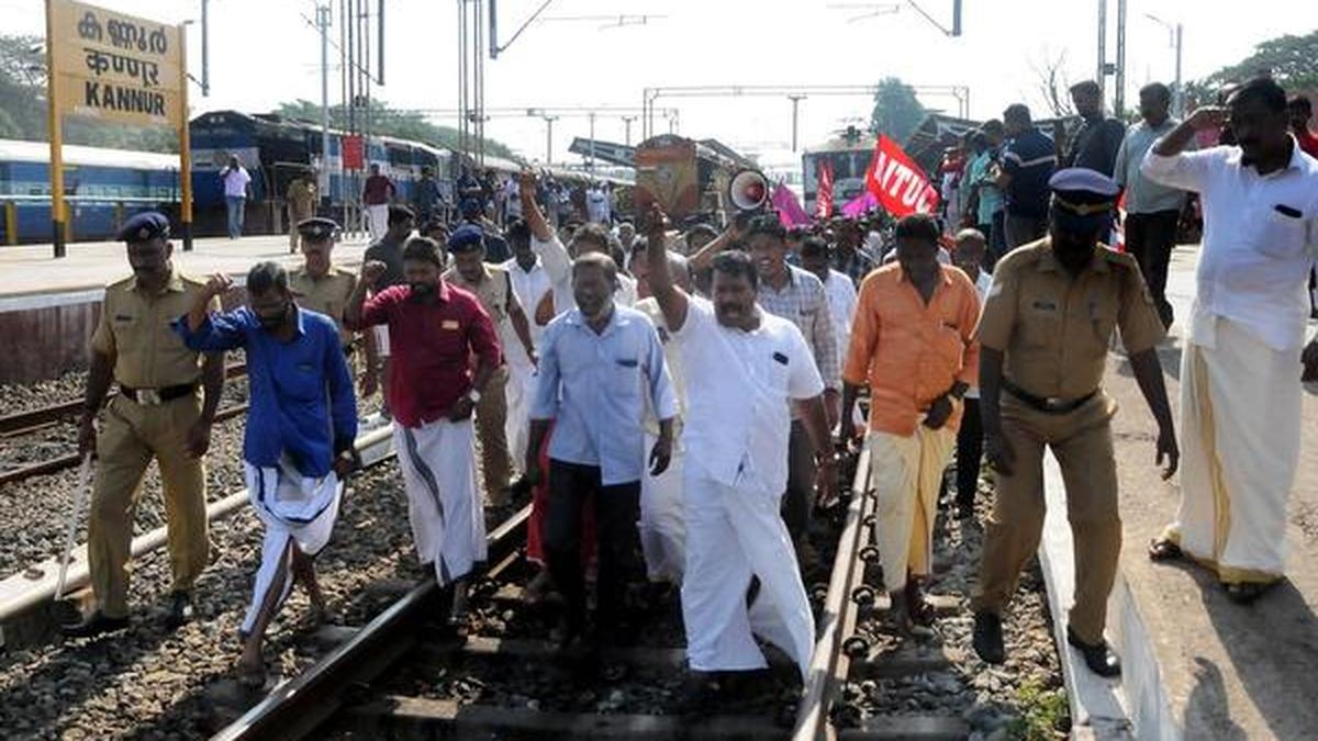 Trade unions’ strike Kerala largely peaceful, but wholesale markets