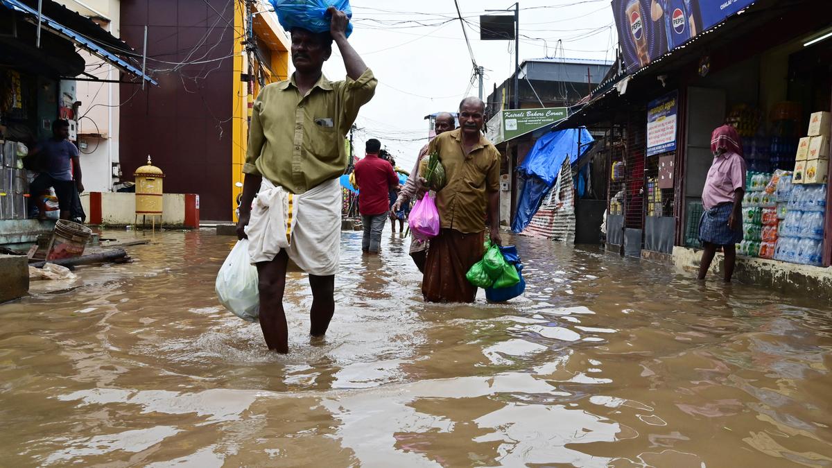 Floodwaters stay put in Chala market for the second consecutive day