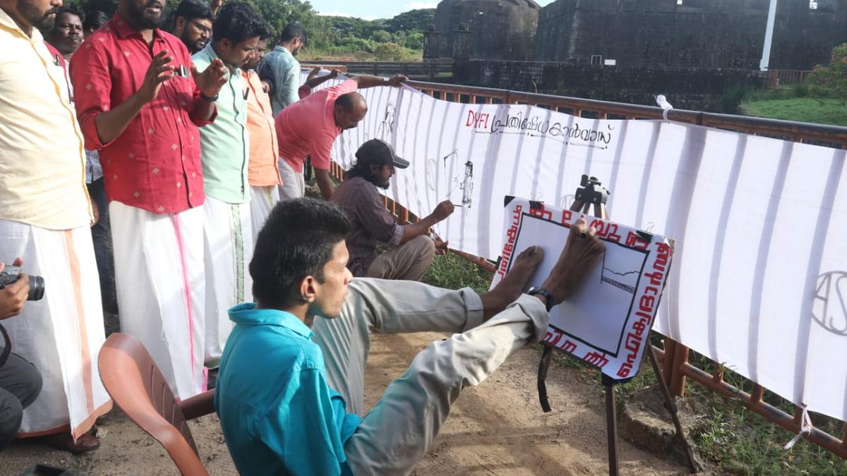 DYFI-backed Artists Protests Against Action By Tipu’s Fort Authorities ...