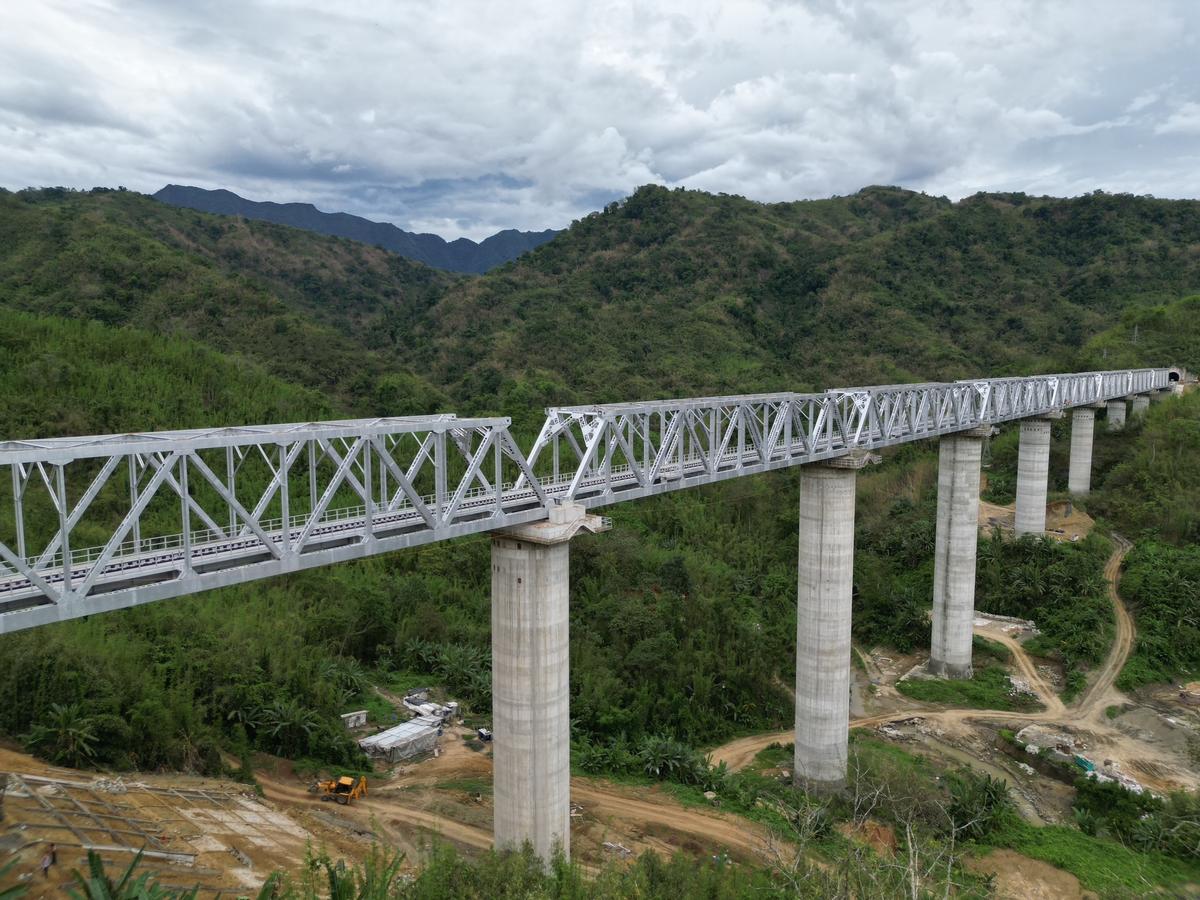 El proyecto de enlace ferroviario Bairabi-Sairang en Mizoram es un proyecto de 8.071 millones de rupias encargado por el primer ministro Narendra Modi el 13 de septiembre de 2025. 