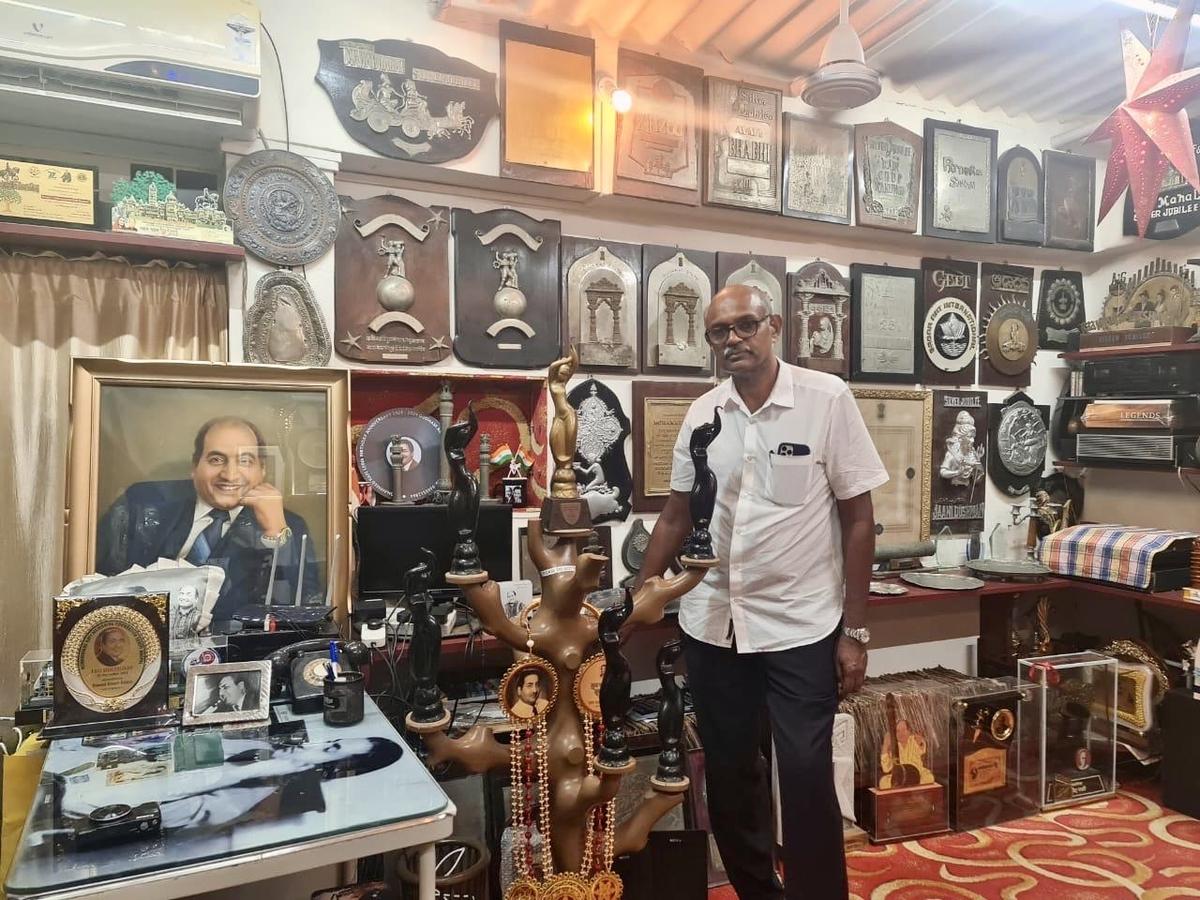 Saifullah Cholakkal admiring Rafi memorabilia at Rafi Mansion in Bandra. Saifullah Cholakkal admiring Rafi memorabilia at Rafi Mansion in Bandra.