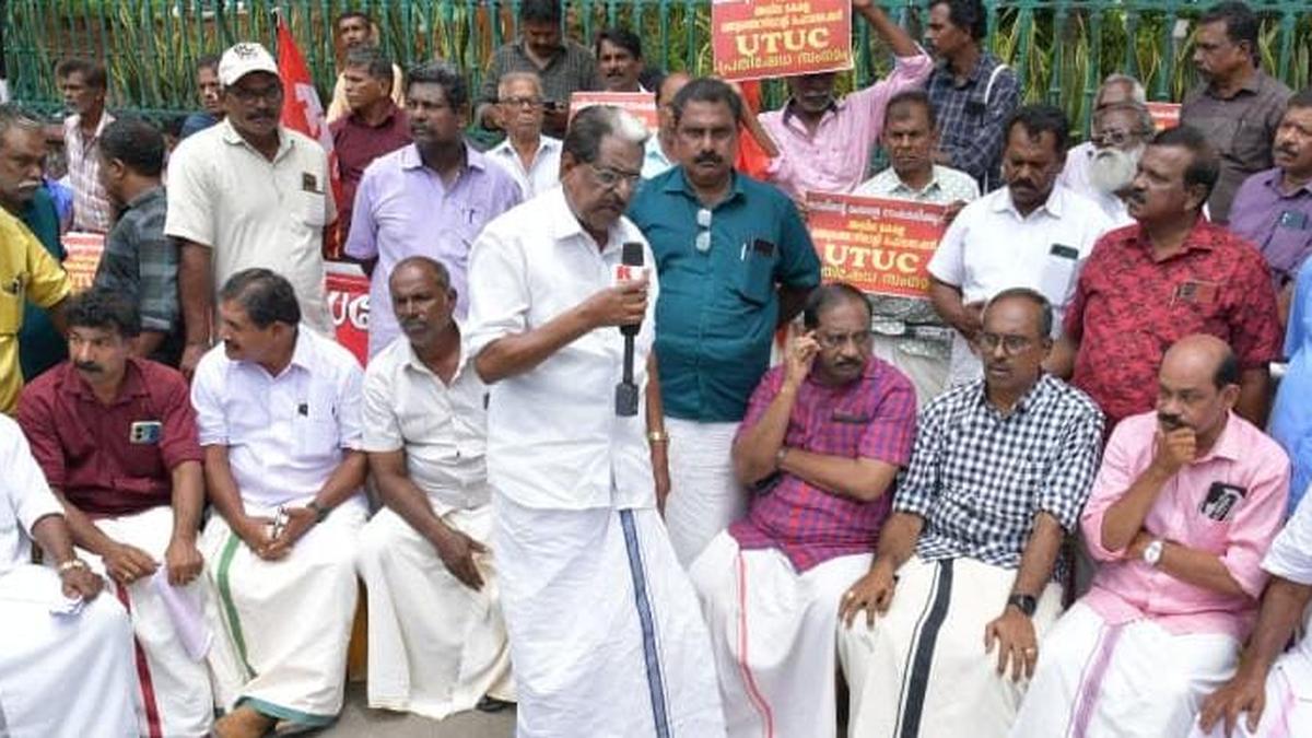 Shipwreck: fishermen hold protest meet seeking compensation