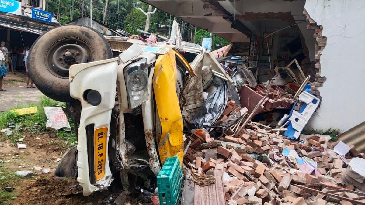 Three killed as fertiliser-laden van crashes into shop in Kozhikode